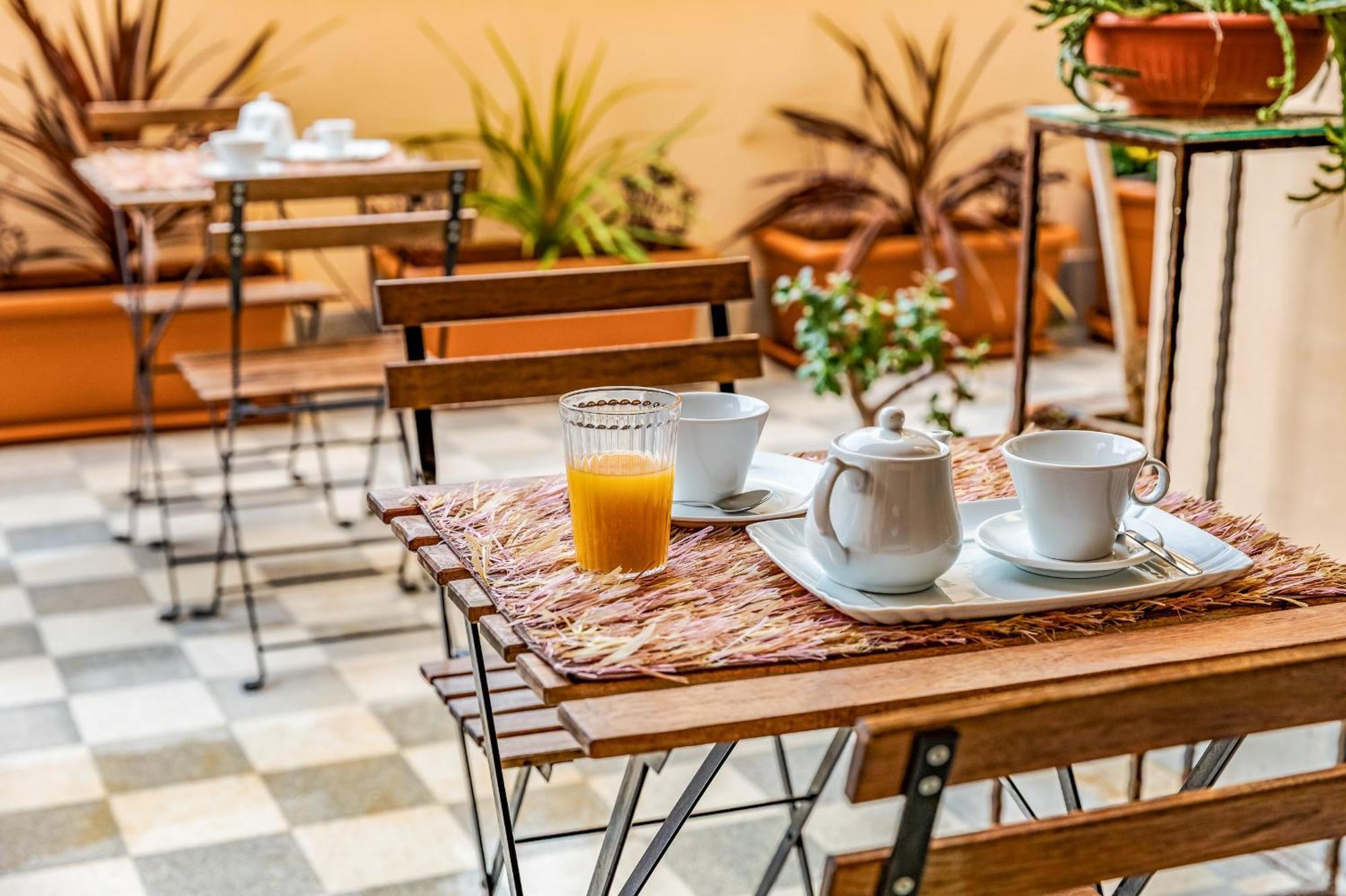 Le Stanze Al Genio Di Darlon Couette-café